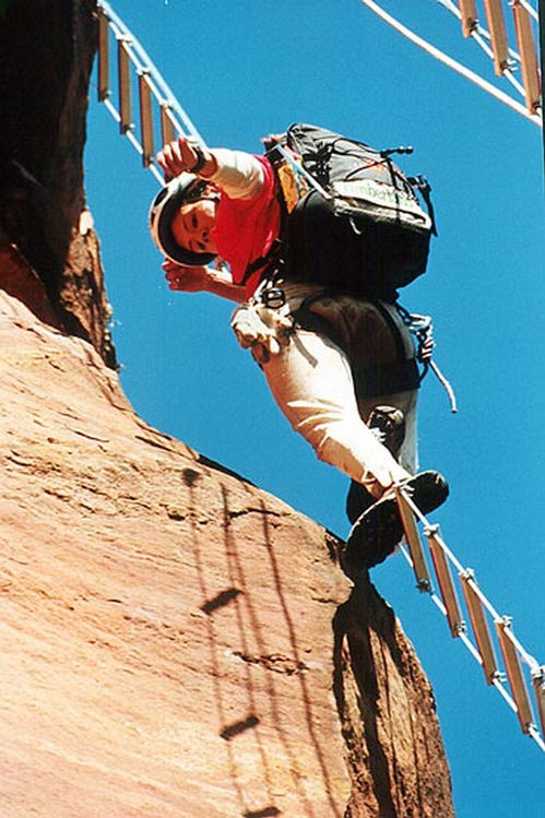 Trecho de vertical do Raid Brotas 2000. (foto: Arquivo Alaya Expedições)