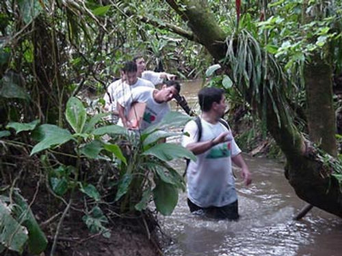 Terra  lama e até água podem fazer parte desta aventura. (foto: Arquivo Enduro a Pé)