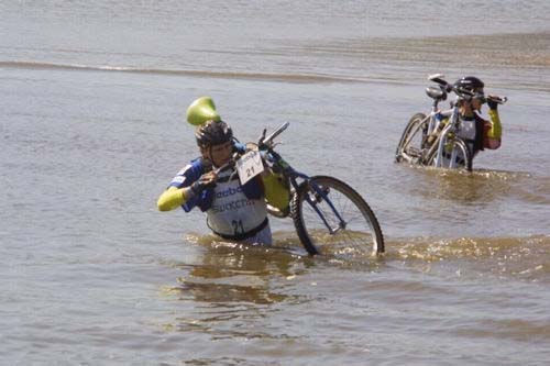 Muita água na etapa São Sebastião  que abriu o circuito. (foto: André Chaco / Webventure)