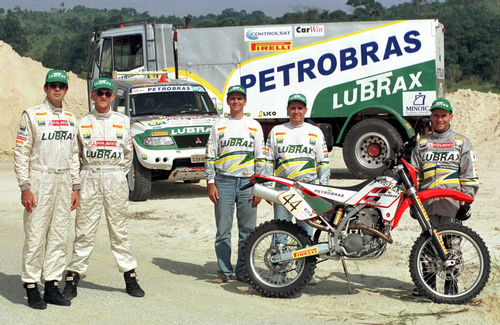 Equipe Petrobras Lubrax que irá participar do Dakar 2003 (foto: )