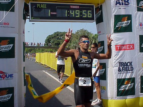 Galindez (na foto vencendo Troféu Brasil no Rio) conquista outra vitória na temporada (foto: Caroline Godoy)