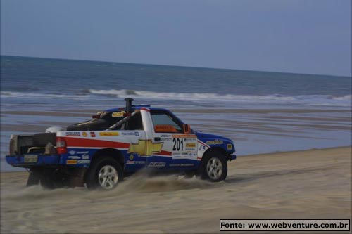 Édio acelera na última etapa pela praia de Cumbuco. (foto: André Chaco / www.webventure.com.br)