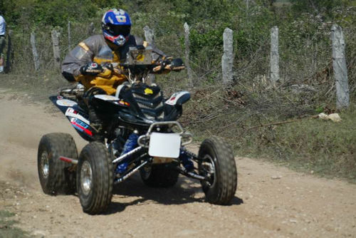 Piloto de quadriciclo Robert Nahas sofreu um dos acidentes graves do Sertões 2002. (foto: André Chaco / Webventure)