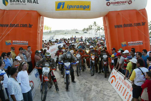 Seguradora estreou plano para esportistas de aventura no Rally dos Sertões 2002. (foto: André Chaco / Webventure)