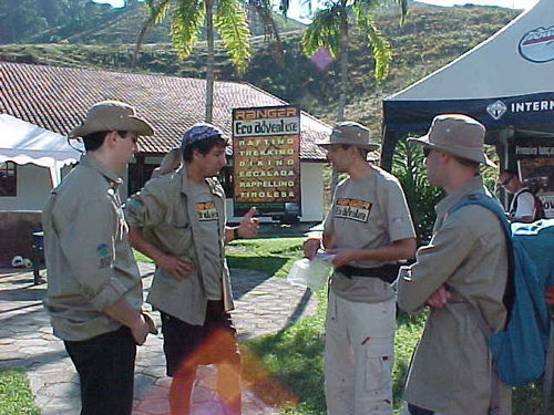 Demétrius  organizador do evento  orienta sua equipe antes do início da prova (foto: Fábia Renata)