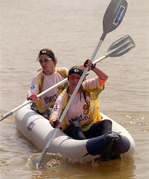 Dupla realiza trecho de canoagem em botes infláveis na raia olímpica da USP. (foto: Leonardo Soares/Gazeta Press)