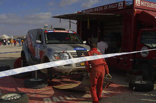 Pajero Evolution de Khrol recebe assistência no acampamento em Bahia Inglesa. (foto: Gustavo Mansur / Webventure)