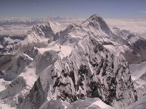 Vista do cume do Lhotse. (foto: Divulgação)