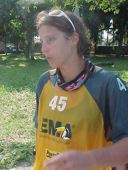 Nora (AXN Atenah) já movimenta bem a mão que machucou durante o Eco-Challenge. (foto: Samir Souza / Arquivo Webventure)