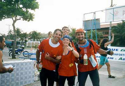 Minha equipe  da esq para dir: Marcio  Fabio  eu e Klaus  depois de 8horas e 31 min de prova. (foto: Arquivo pessoal.)