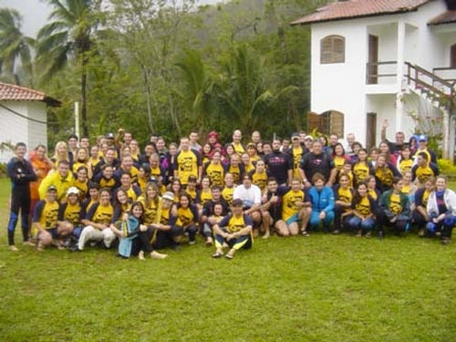 Galera reunida para o Clean-Up Day. (foto: Ricardo Stangorlini)