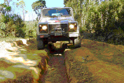 Erosão em trilha  mantenha as rodas nas laterais. (foto: Técnicas 4x4.)