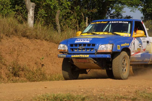 A Chevrolet S10 de Füchter/Miltinho é um dos carros que testam os pneus... (foto: Fábio Borges / Arquivo Webventure)