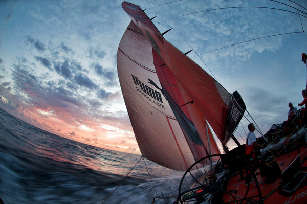 Os norte-americanos sairam na frente (foto: Rick Deppe/ Volvo Ocean Race)