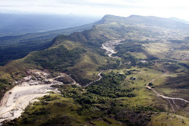 Tepequém foi castigada pelo garimpo (foto: Alexandre Koda/ www.webventure.com.br)