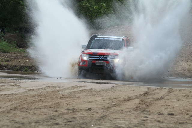 Dupla faz estreia na categoria carros no Sertões (foto: Thiago Padovanni/ www.webventure.com.br)