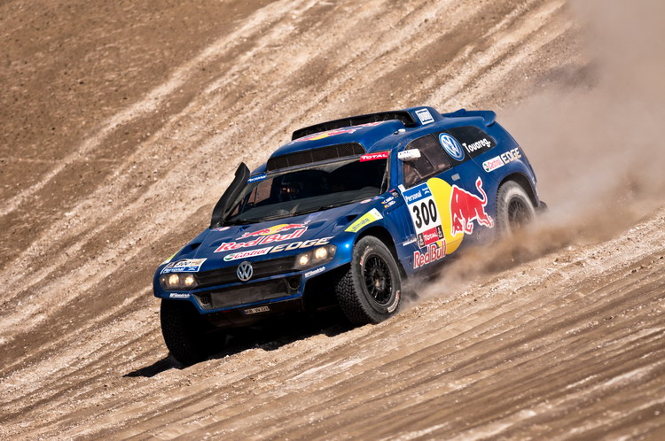 Carlos Sainz consegiu recuperar-se e chegou à 5ª vitória no Dakar 2011 (foto: Marcelo Maragni)